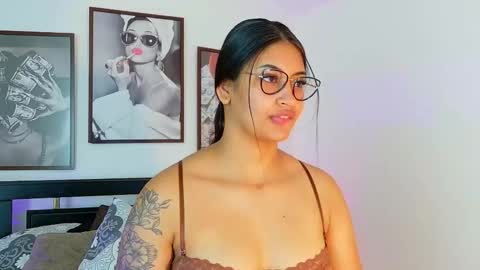 loretahorny online show from February 20, 1:24 pm