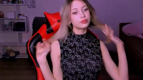 Lori online show from October 5, 6:15 pm