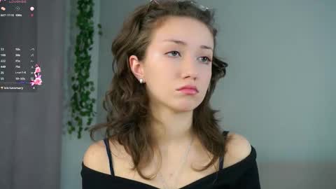 Naomi online show from November 17, 10:01 pm