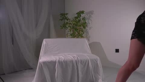 Lorrie online show from November 22, 9:51 am