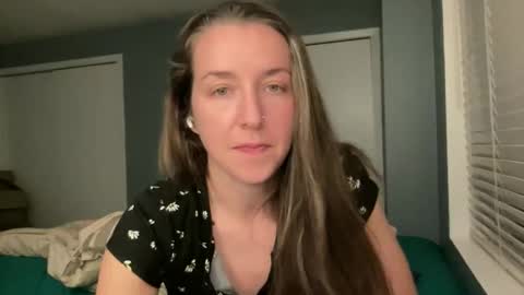 lothlori online show from April 13, 1:10 am