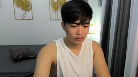 Snapshot of louie_cute_asian chatting on February 21, 4:18 am Kylie online show from February 21, 4:18 am