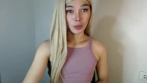 Snapshot of louilalicious chatting on February 28, 5:15 am louilalicious online show from February 28, 5:15 am