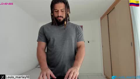 louis_marley_ online show from November 15, 1:56 pm