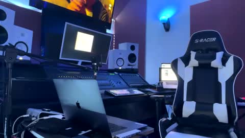 Prynce online show from March 9, 8:31 pm