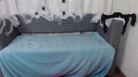 Snapshot of love_bella_ chatting on October 8, 12:51 am love bella online show from October 8, 12:51 am