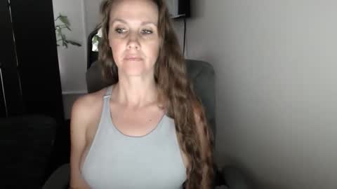 LoVe On  online show from November 7, 6:21 pm