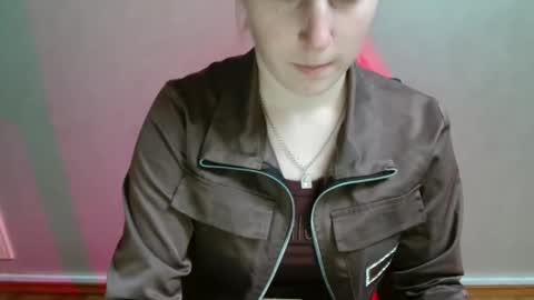 Vivian online show from December 17, 1:07 pm