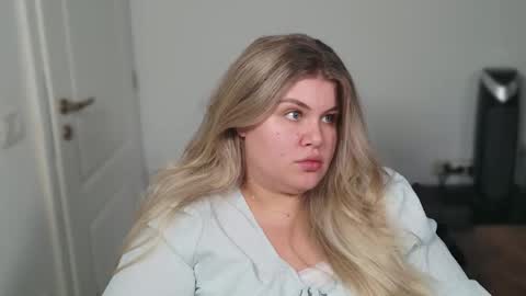 Snapshot of love_wiggy18 chatting on September 24, 2:35 pm Ally online show from September 24, 2:35 pm