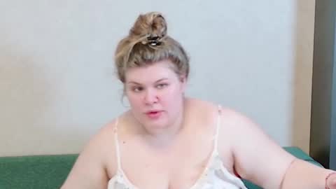 Snapshot of love_wiggy18 chatting on February 10, 10:31 am Ally online show from February 10, 10:31 am