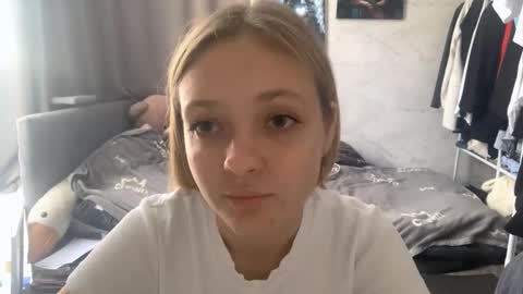 Snapshot of lovelladeboer chatting on October 13, 7:43 am Ella online show from October 13, 7:43 am