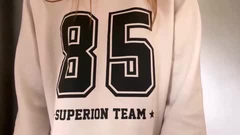 Ella online show from November 18, 6:49 am