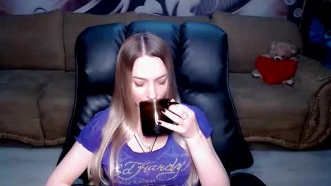 Snapshot of lovellymalina chatting on October 21, 4:21 pm private open online show from October 21, 4:21 pm