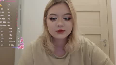 Snapshot of lovely_leilla chatting on October 29, 10:32 pm lovely_leilla online show from October 29, 10:32 pm