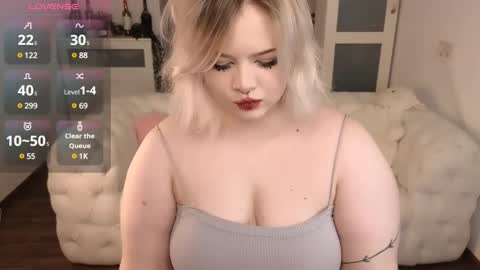 Snapshot of lovely_leilla chatting on February 20, 10:59 pm lovely_leilla online show from February 20, 10:59 pm