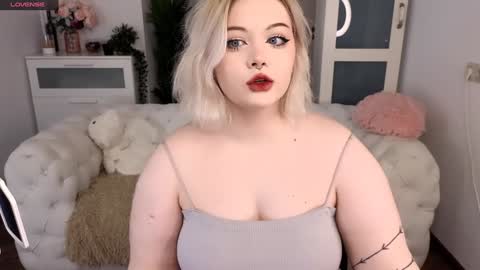 Snapshot of lovely_leilla chatting on January 29, 10:22 pm lovely_leilla online show from January 29, 10:22 pm