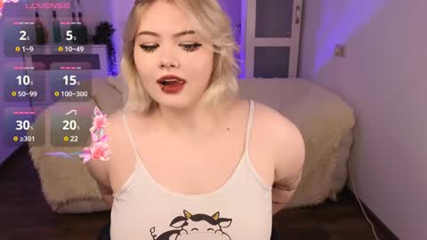 Snapshot of lovely_leilla chatting on January 5, 2:38 am lovely_leilla online show from January 5, 2:38 am