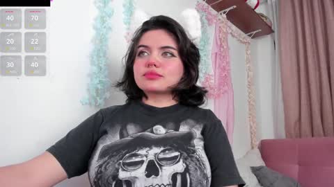 Snapshot of lovely_paris_01 chatting on December 19, 4:34 am Paris Rose online show from December 19, 4:34 am