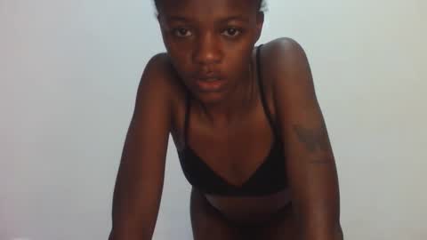 Snapshot of lovely_yvonne chatting on October 1, 9:13 pm Lovely yvonne online show from October 1, 9:13 pm
