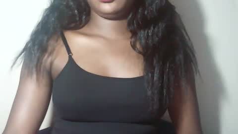 lovelylarra online show from April 1, 9:21 am