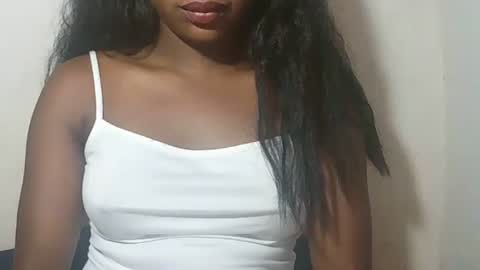 lovelylarra online show from February 23, 7:54 am