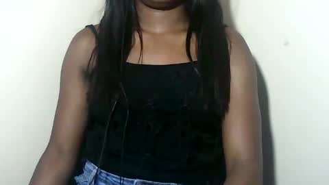 lovelylarra online show from January 13, 7:10 pm