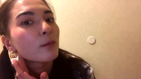 Snapshot of lovelyqueenaria chatting on December 19, 9:06 pm Queen Aria online show from December 19, 9:06 pm