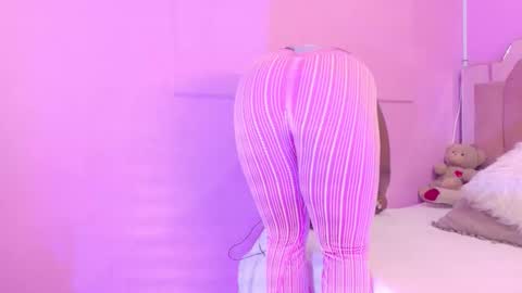 L O V E  online show from March 18, 12:11 pm