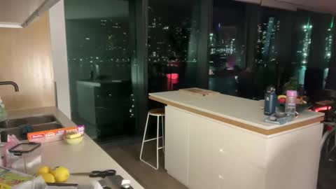 Leo Loves online show from February 14, 11:24 am