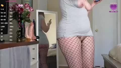 LoveSaraChristine online show from February 9, 6:00 pm