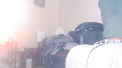 lovetobeused online show from December 1, 5:22 pm