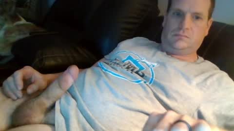 lovetocum37 online show from April 2, 3:25 am