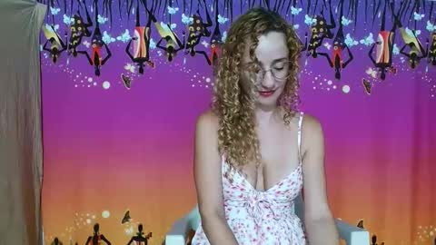 Snapshot of loving__lily chatting on October 25, 3:29 am loving  online show from October 25, 3:29 am