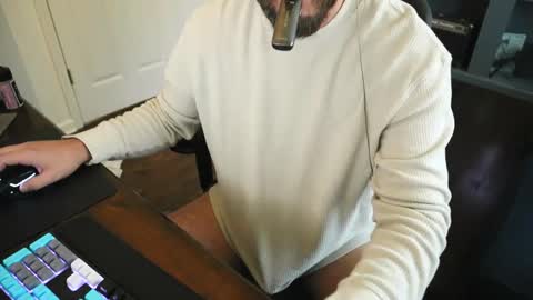 Lee online show from December 2, 2:03 pm