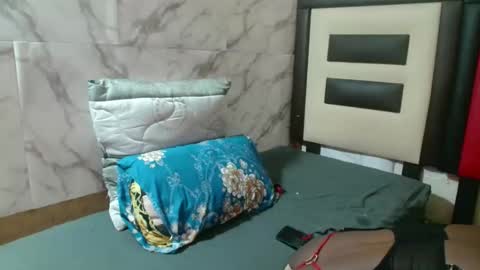 lsnnickykhanyile online show from December 14, 8:04 pm