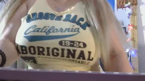 luanna837 online show from April 19, 2:01 am