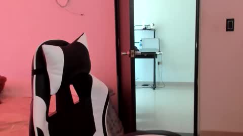 luara__01__lecat_1 online show from April 11, 9:19 pm