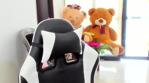 luara__01__lecat_1 online show from April 13, 9:30 pm