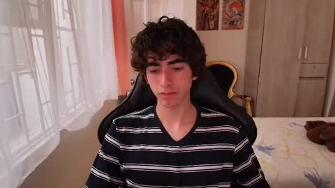Snapshot of lucas_xo chatting on October 21, 8:56 pm lucas_xo online show from October 21, 8:56 pm