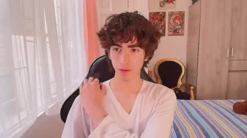 Snapshot of lucas_xo chatting on October 17, 9:19 pm lucas_xo online show from October 17, 9:19 pm