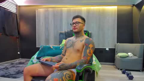 Lucas Moreau online show from January 19, 2:38 pm