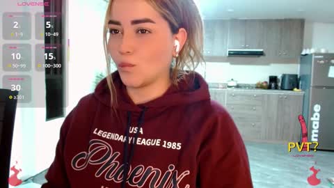 lucia star  online show from November 18, 1:52 am