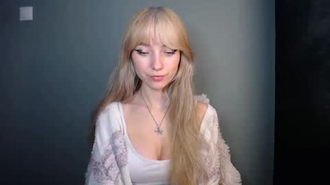 Lucy online show from November 18, 7:39 pm