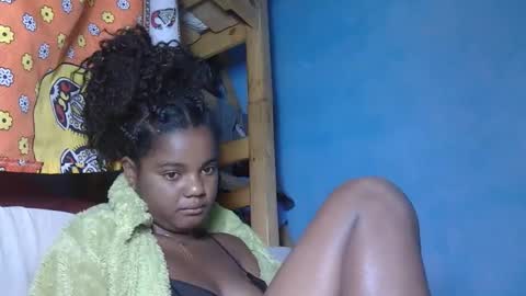 Snapshot of luciana012 chatting on October 18, 7:07 pm luciana012 online show from October 18, 7:07 pm