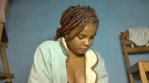 Snapshot of luciana012 chatting on October 3, 9:01 pm luciana012 online show from October 3, 9:01 pm