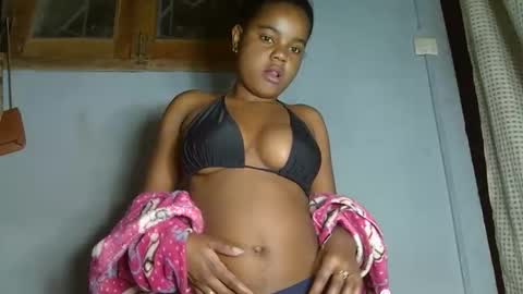 Snapshot of luciana012 chatting on September 18, 7:40 pm luciana012 online show from September 18, 7:40 pm