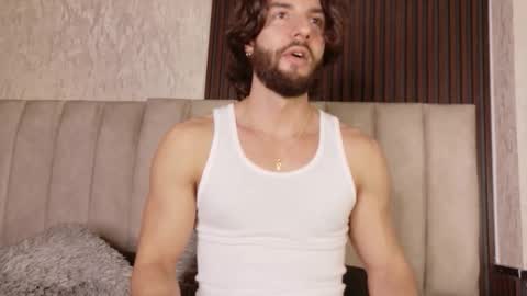 Snapshot of luciano_ferrer chatting on September 18, 10:47 pm Luciano online show from September 18, 10:47 pm