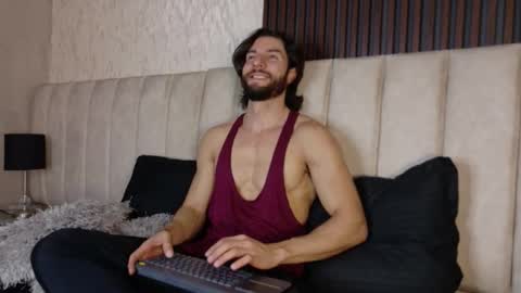 Snapshot of luciano_ferrer chatting on September 8, 8:19 pm Luciano online show from September 8, 8:19 pm