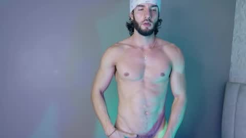 Snapshot of luciano_ferrer chatting on October 11, 10:02 pm Luciano online show from October 11, 10:02 pm