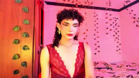 Snapshot of lucianromeo17 chatting on September 21, 2:48 am Lucy or Lucian 3 Come to my social Links3 online show from September 21, 2:48 am